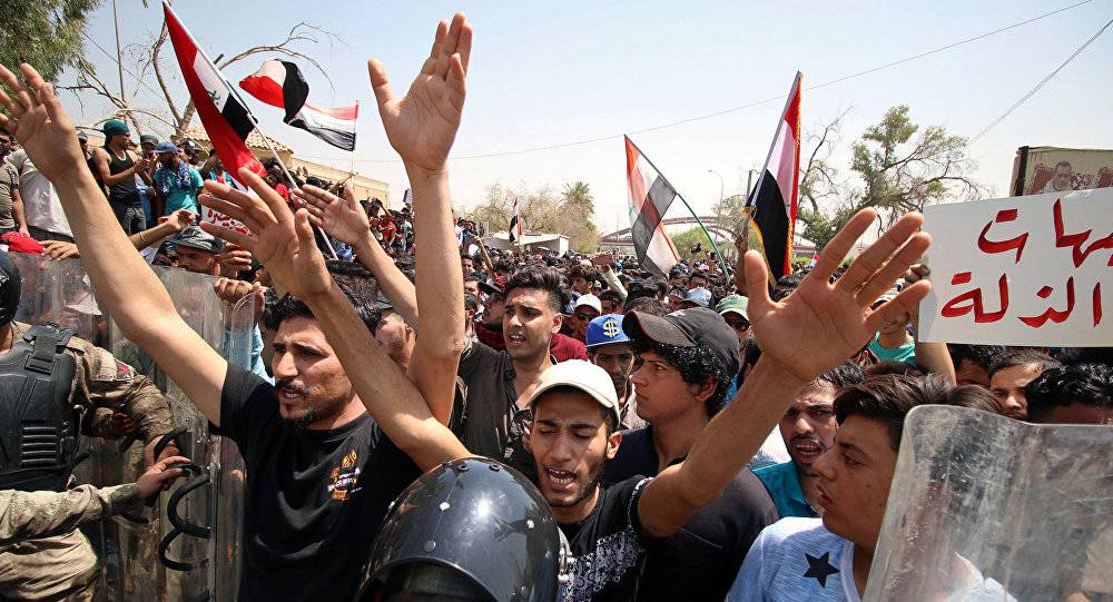 في خضم المظاهرات... إصدار مذكرة توقيف بحق محافظ البصرة