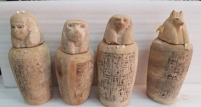 71 قطعة أثرية نادرة تصل إلى المتحف المصري الكبير (صور)