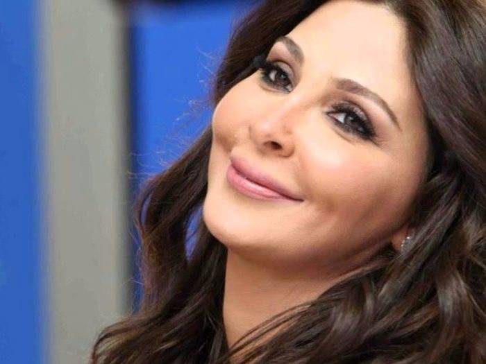 بالصور۔۔ ​هكذا كرّمت أليسا بعد شفائها من السرطان