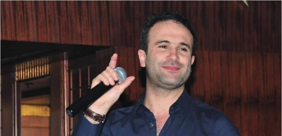 بالفيديو: أيمن زبيب يطلب يدّ حبيبته على الهواء.. شاهدوا ردّت فعلها