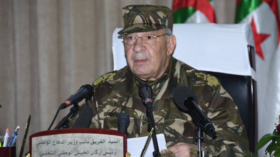 الجيش الجزائري يعود من جديد ليقتحم المشهد السياسي في البلاد