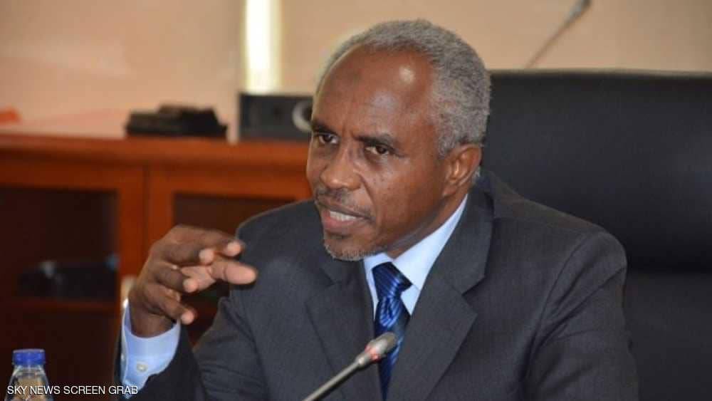 وزير سوداني يقدم حلا لأزمة المشتقات البترولية