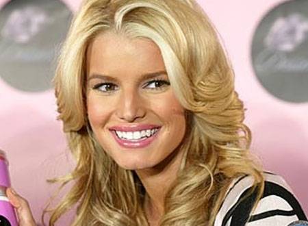 جيسيكا سيمبسون لا تستعمل فرشاة الاسنان والسبب !