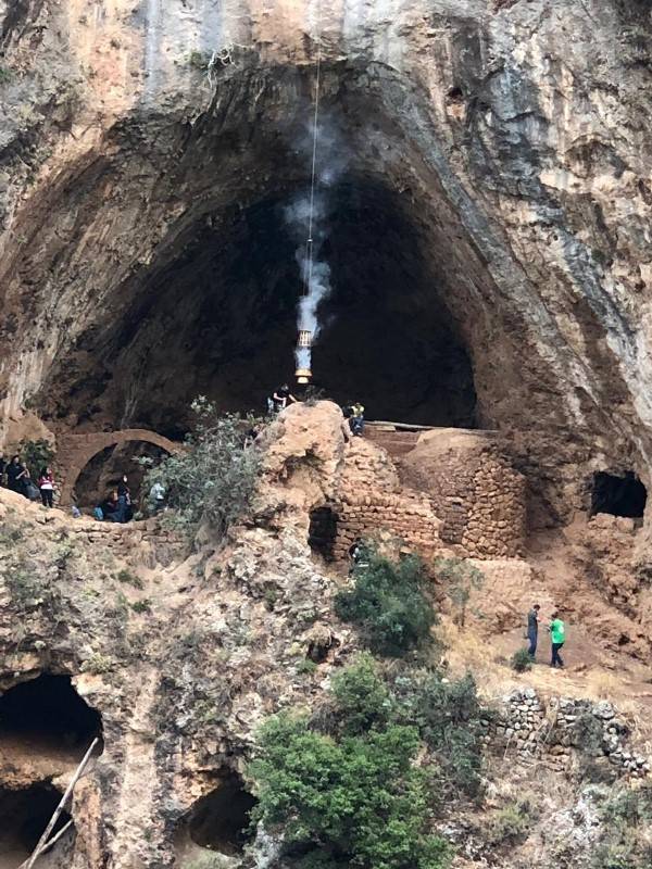 اطول مبخرة في العالم بطول 9 امتار..في هذه البلدة اللبنانية (صورة)