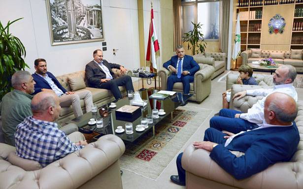اللواء ابراهيم تابع

ملف النازحين السوريين