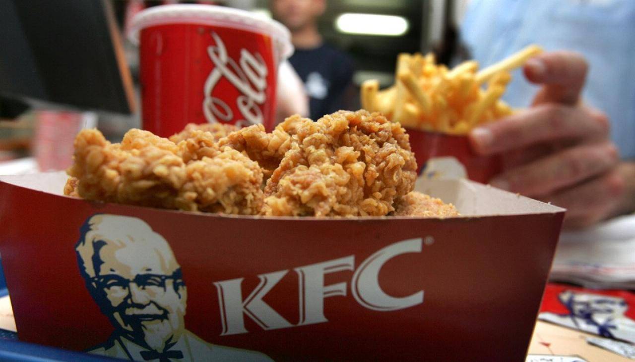 صدمة... وجد قلب دجاجة داخل وجبة  "KFC"!