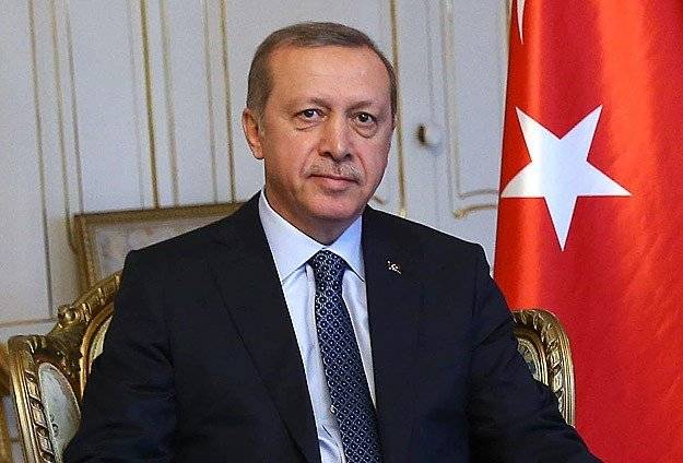 بالصورة۔۔ تواقيع أردوغان الأربعة تثير ضجة.. وتساؤلات