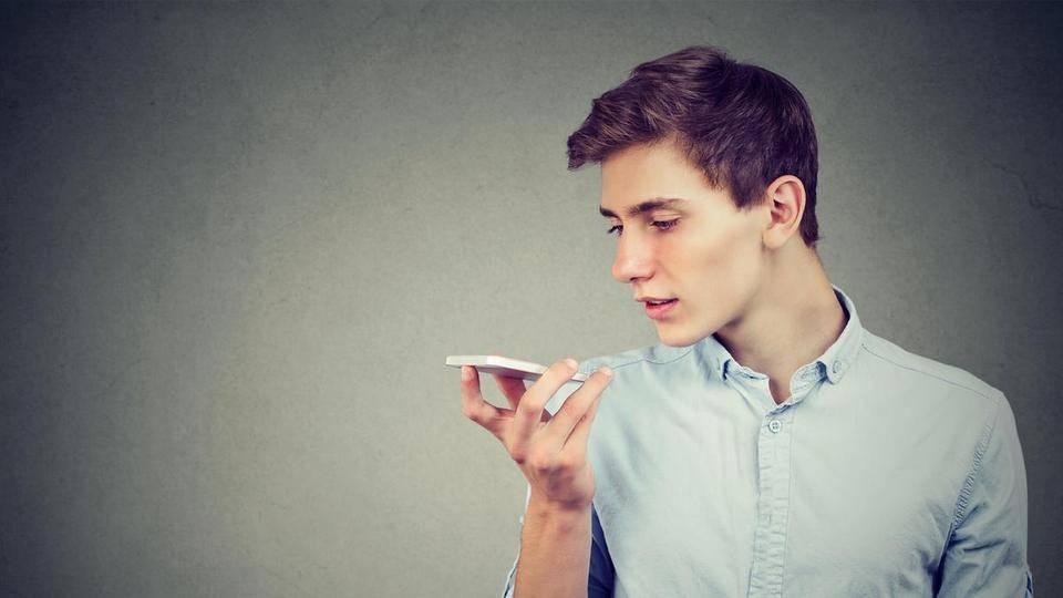 لماذا يكره الشخص سماع صوته؟.. العلم يفسرّ