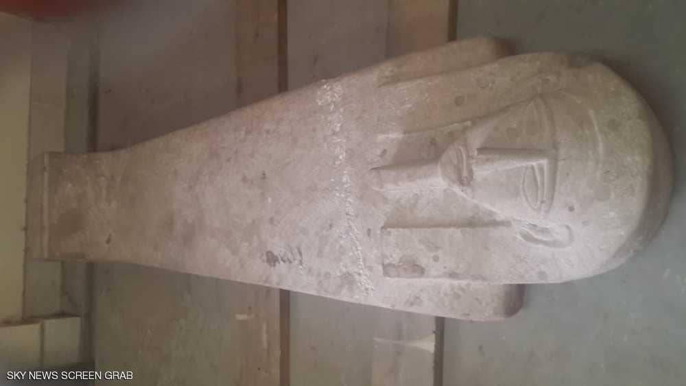 بالصور.. اكتشاف تابوت يحتوي على "كنز أثري" في مصر