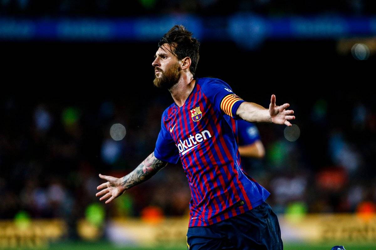 ثلاثية ميسي تقود برشلونة للفوز على أيندهوفن الهولندي