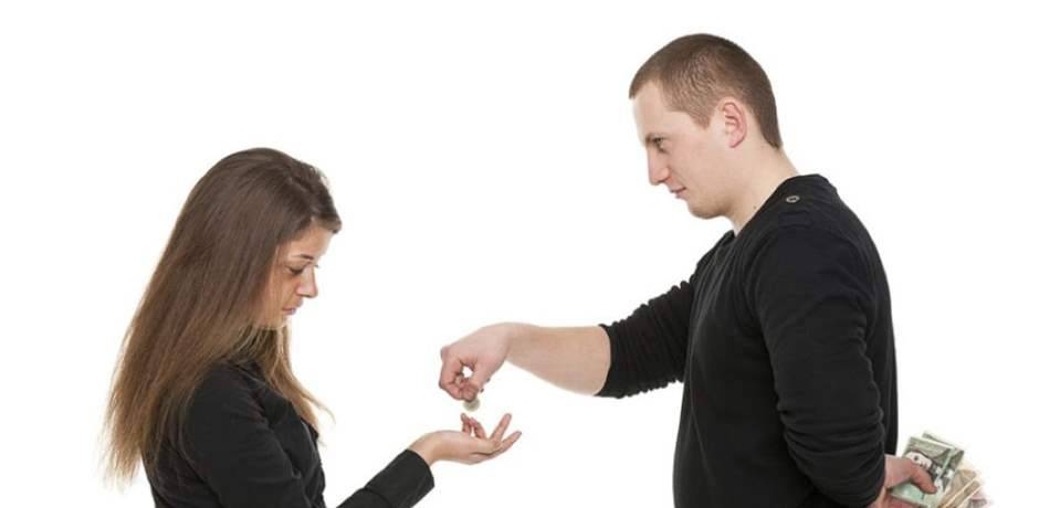 منها البخل والكذب.. صفات تكرهها المرأة في الرجل