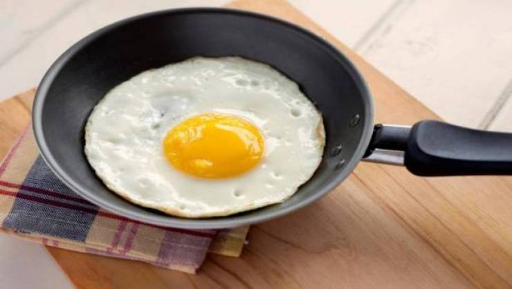 معلومات صحية عن البيض.. وهل يفضّل أكله مسلوقاً أو مقلياً؟