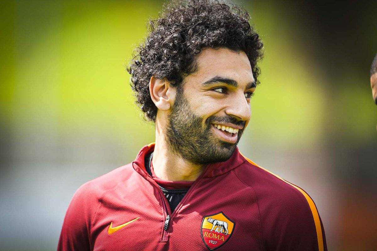 غياب محمد صلاح عن الاحتفال مع زملائه