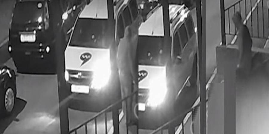 بالفيديو- بعد أن قتلها۔۔۔ وضع جثتها في حقيبة وطلب سيارة أجرة