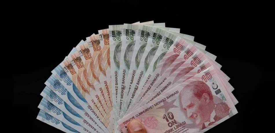 تراجع الليرة التركية مع الإعلان عن توقعات مخفضة للنمو