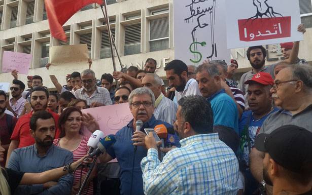 وألقى الأمين العام للحزب الشيوعي حنا غريب كلمة حيا فيها: «الذين تحركوا في الشارع رفضا لزيادة الضرائب من الـ tva والـ 5 آلاف ليرة على البنزين»، قال: «إنها معركة واحدة يخوضها الشيوعيون، كما كانوا في السابق ومستمرون فيها».