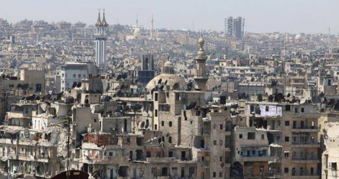 بالصور..انفجار صواريخ مجهولة المصدر تهز حيا سكنيا في حلب
