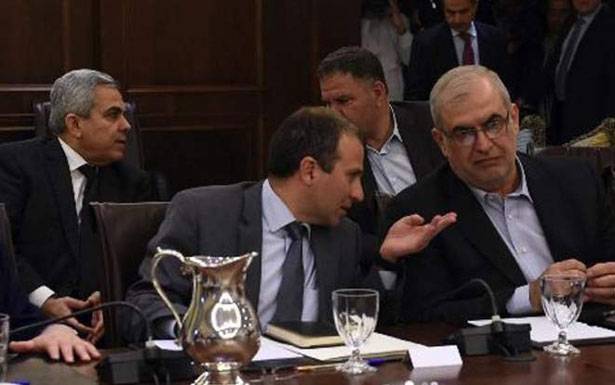 المستقبل يسأل لماذا «لا يتدخل حزب الله مع حليفه باسيل المعرقل»؟