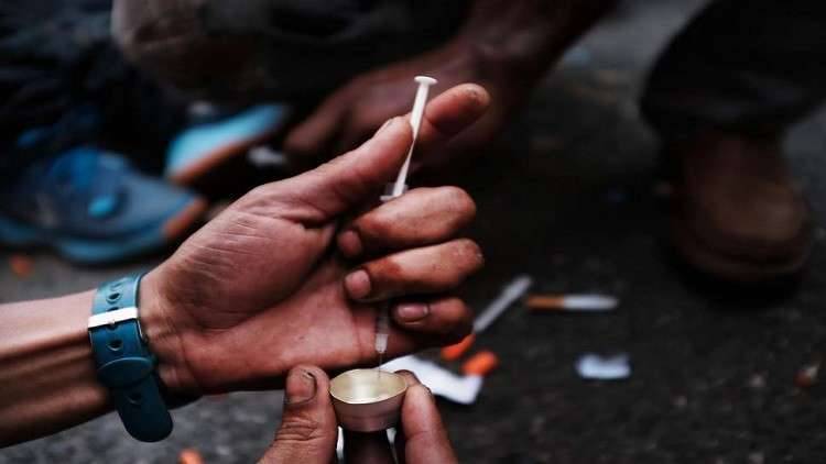 لماذا يُدمن البعض على المخدرات؟ هذه الدراسة تكشف السبب