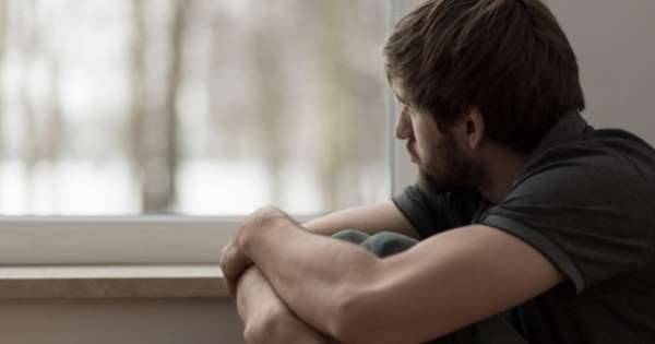 10 علامات تدل على إصابتك بالاكتئاب.. هل تعاني منها؟