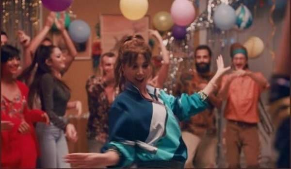 نانسي عجرم "تولّع الجو" برقصها العفوي !