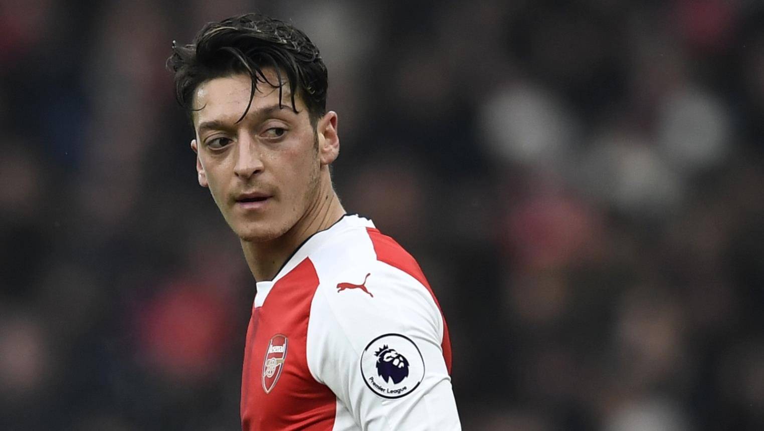 أوزيل يضع مدرب منتخب ألمانيا في موقف محرج