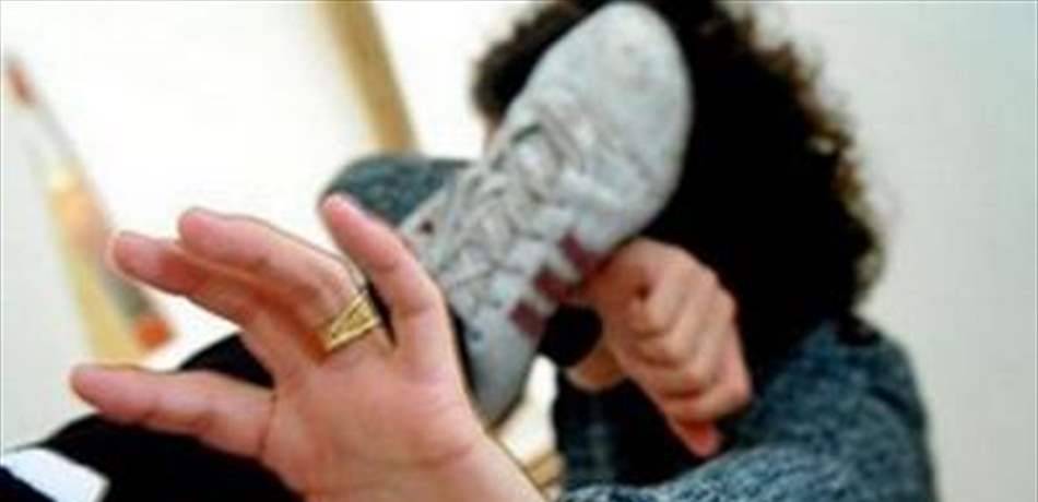 في طرابلس: اعتدى على والدته وكسر يدها..