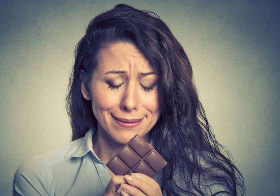 تشعرين بالضغط النفسي؟ استبدلي الحلويات بهذه الأطعمة اللذيذة والصحية!