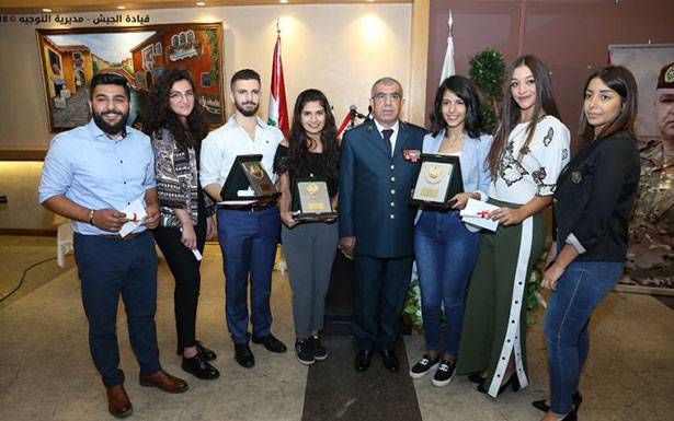 حفل توزيع الجوائز على الفائزين بمسابقة رسم فني من وحي عيدَيْ الجيش والإستقلال