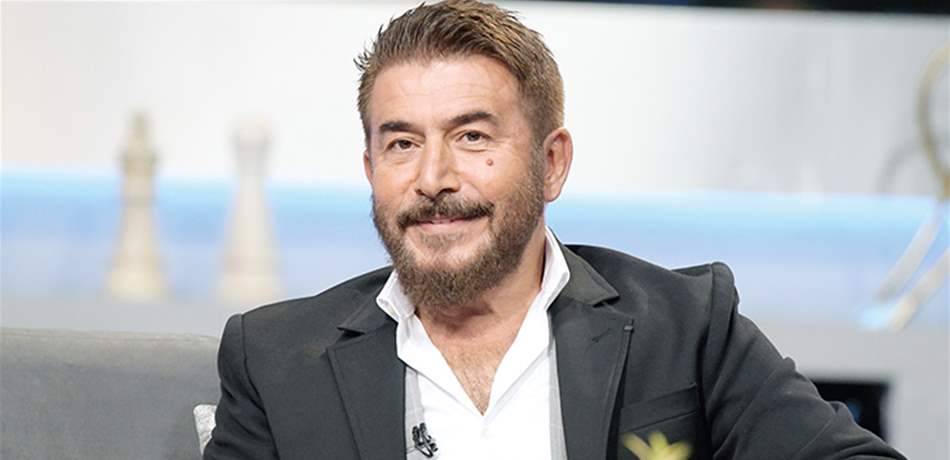 عابد فهد يعيش مع زوجته طقوساً خاصة