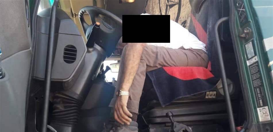 بالصورة..توفي اثر ازمة قلبية و هو على متن شاحنته