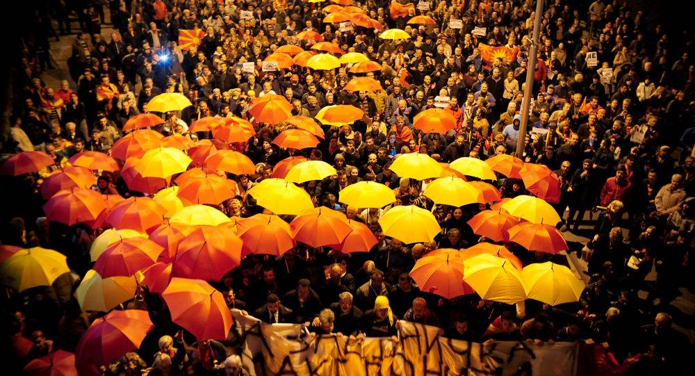 رئيس وزراء مقدونيا: أكثر من 90 بالمئة من الناخبين أيّدوا تغيير اسم دولة مقدونيا وفق اتفاق تم التوصل إليه مع اليونان.