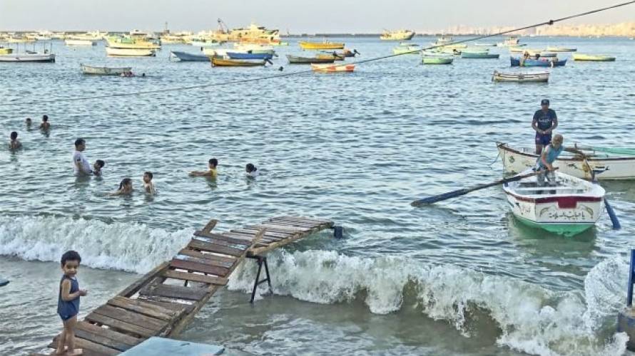 شواطئ الإسكندرية ممنوعة على المصريين دعمًا للسياحة الأجنبية