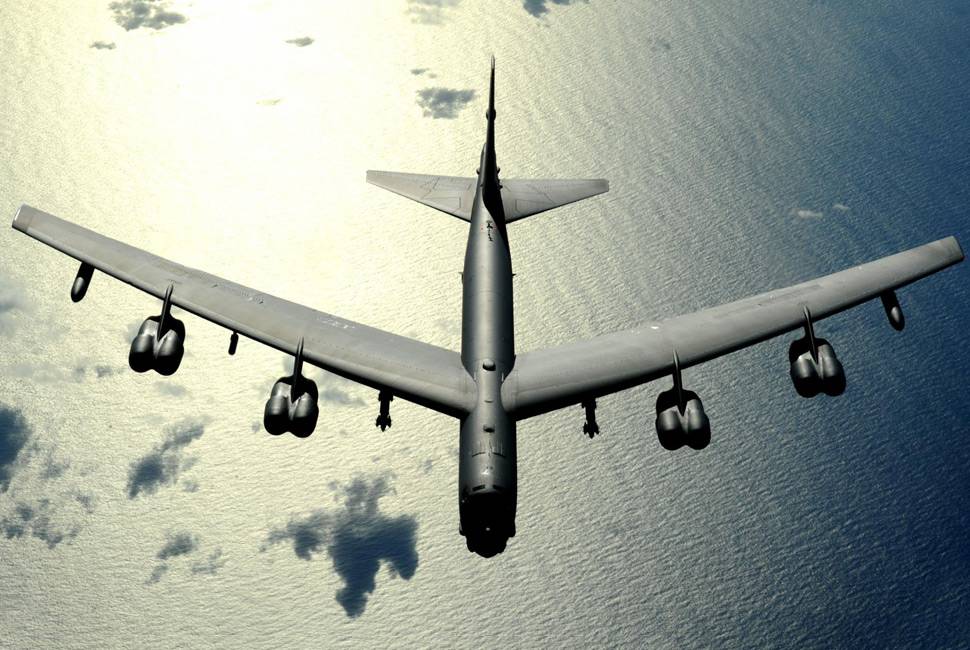 قاذفات "بي-52" أميركية تحلّق إلى جانب مقاتلات يابانية فوق بحر الصين الشرقي