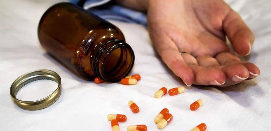 في الكورة.. حاولت الإنتحار متناولة كمية من الأدوية!
