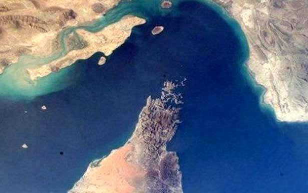 ذعر نفطي عالمي... هل تنوي ايران إغلاق مضيق هرمز!؟