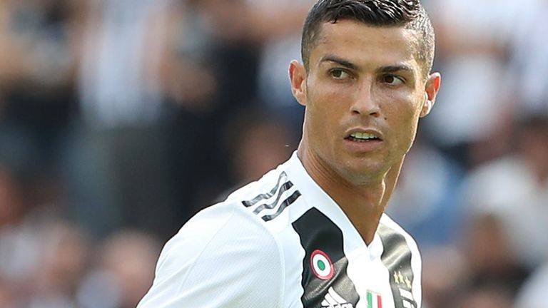 بالفيديو: رونالدو يتحدث العربية ويلقي التحية