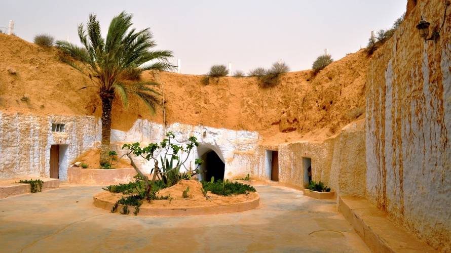 ماذا تعرف عن "مطماطة" التونسية ذات الكهوف البربرية؟