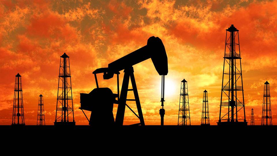 النفط يتراجع بفعل اتفاق سعودي روسي على زيادة الإنتاج