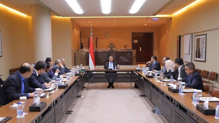 حكومة هادي تدعو المجلس الانتقالي الجنوبي للعودة إلى المسار السياسي