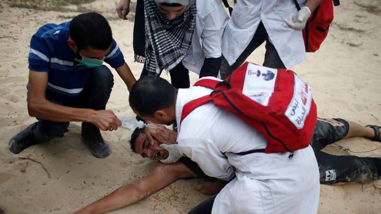 غزة.. مقتل فلسطيني وإصابة 24 آخرين برصاص إسرائيلي