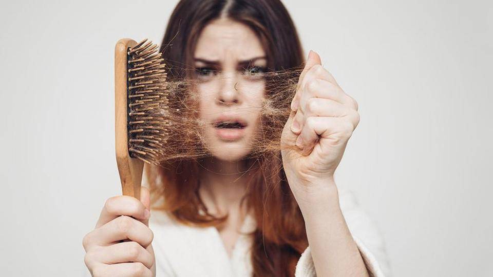 كيف تعالج مشكلة تساقط الشعر؟