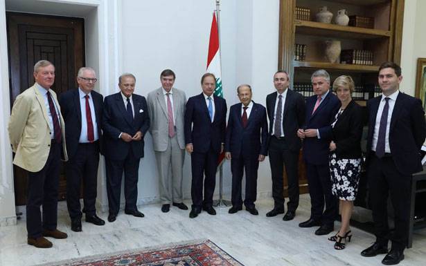 عـــــون للوفد البريطـاني : الشركات البريطانية

ستجد مجالات وفرصاً عديدة للاستثمار في لبـــنان