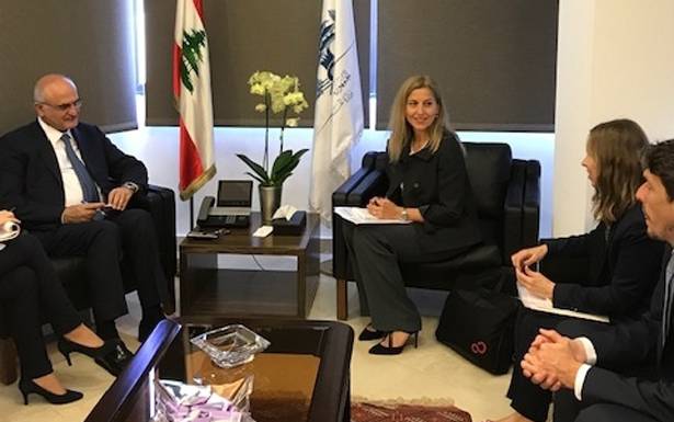 خليل بحث استراتيجيّة البنك الأوروبي

والتعاون مع المجلس الإقتصادي والإجتماعي