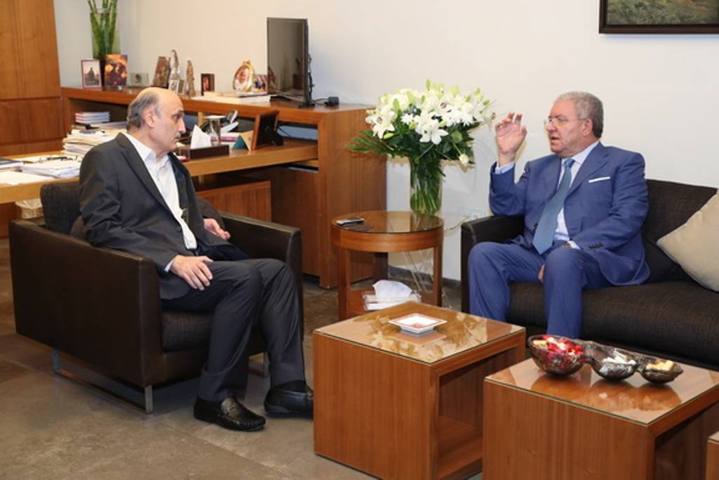 جعجع عرض والمشنوق الأوضاع والتهديدات الإسرائيلية ضد لبنان