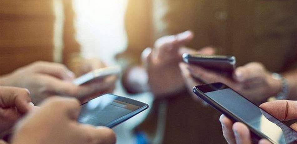 إتبعوا هذه النصائح للوقاية من إشعاعات الهواتف المحمولة