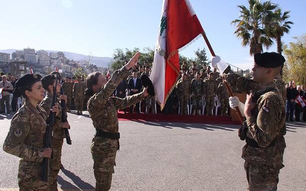 تخريج جنود إناث في لواء الحرس الجمهوري
فغالي : عزمكنَّ دليل على قدرة المرأة وشجاعتها