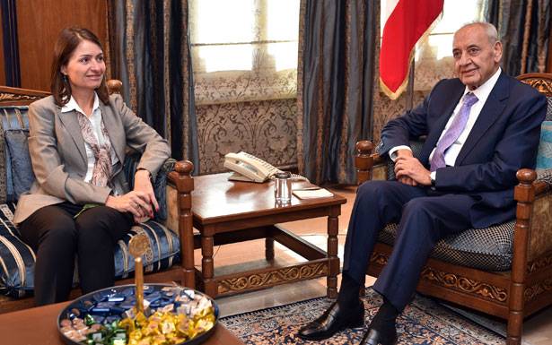 برّي بحث مع لاسن التطوّرات

وتابع قضيّة اللبنانيـيـن في أنغولا