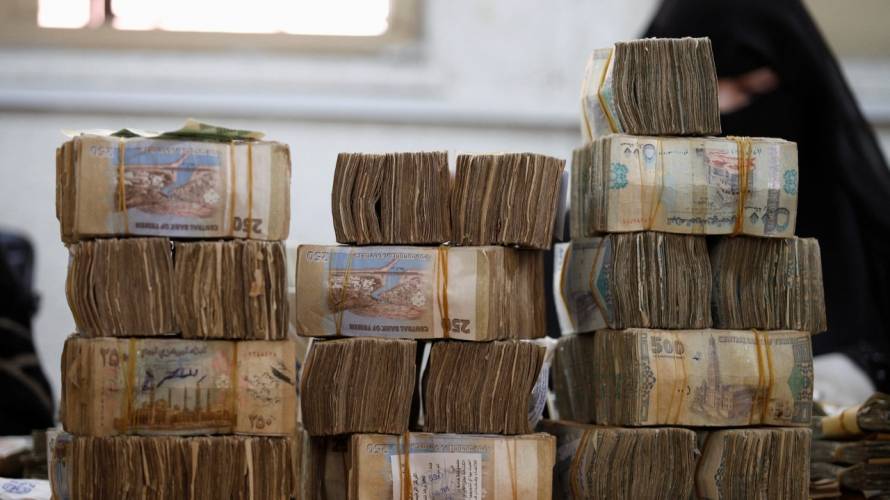 الدور الإماراتي الخفي وراء انهيار الريال اليمني