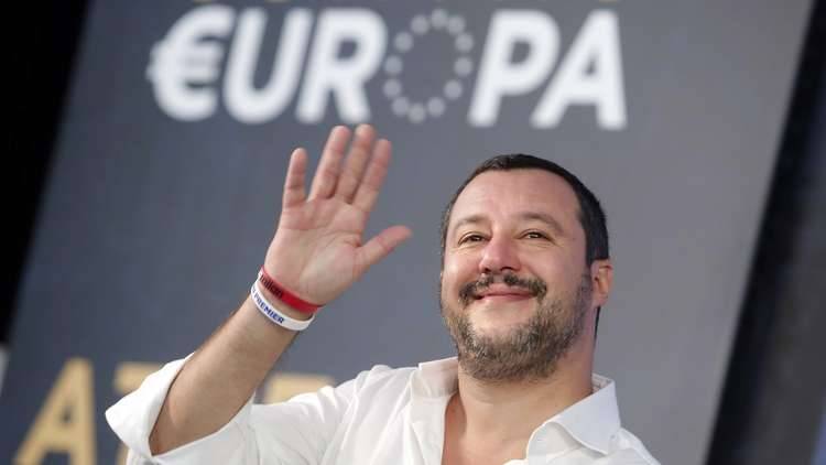 إيطاليا تهدد بإغلاق مطاراتها أمام المهاجرين